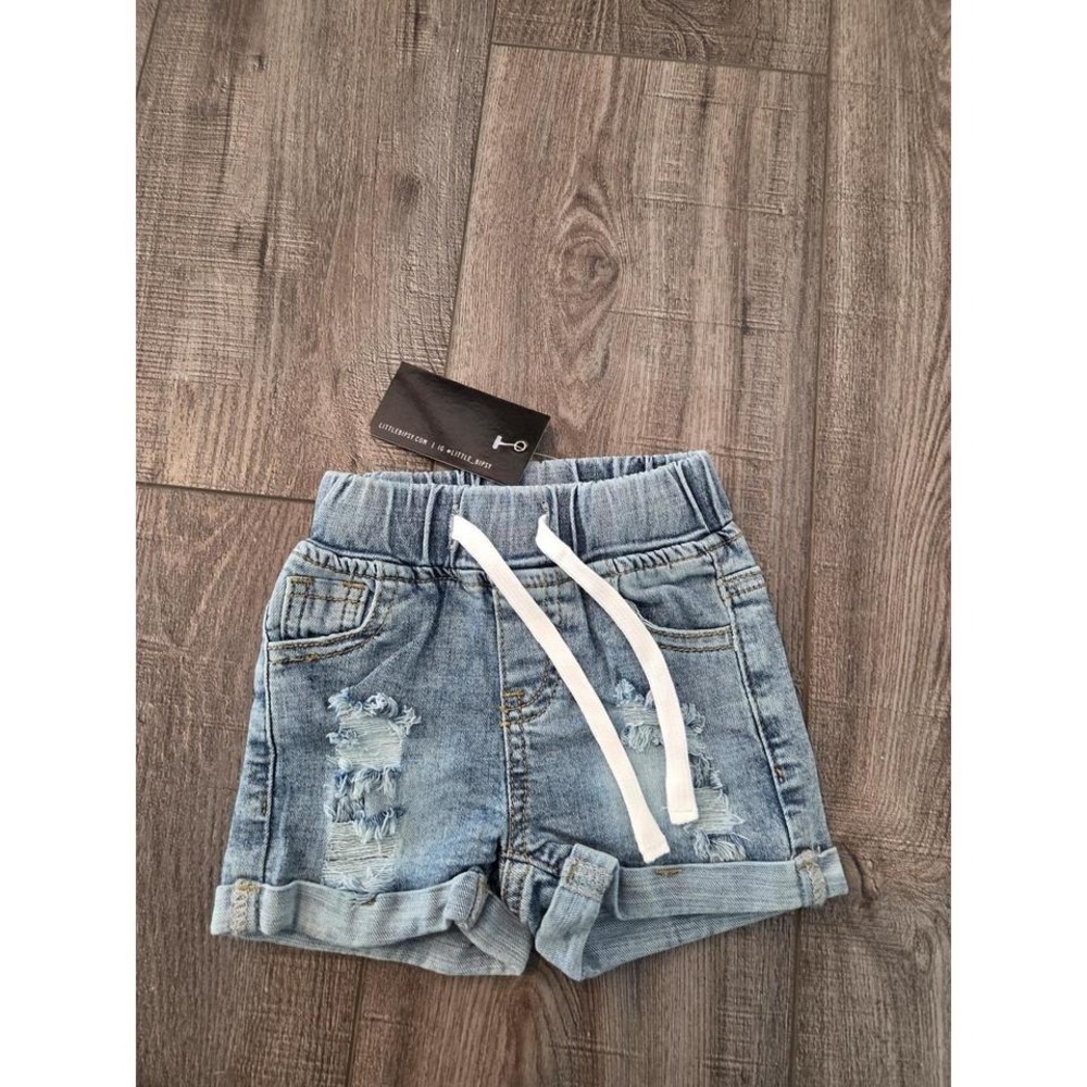 Little bipsy baby boy shorts 3-6 mos‎